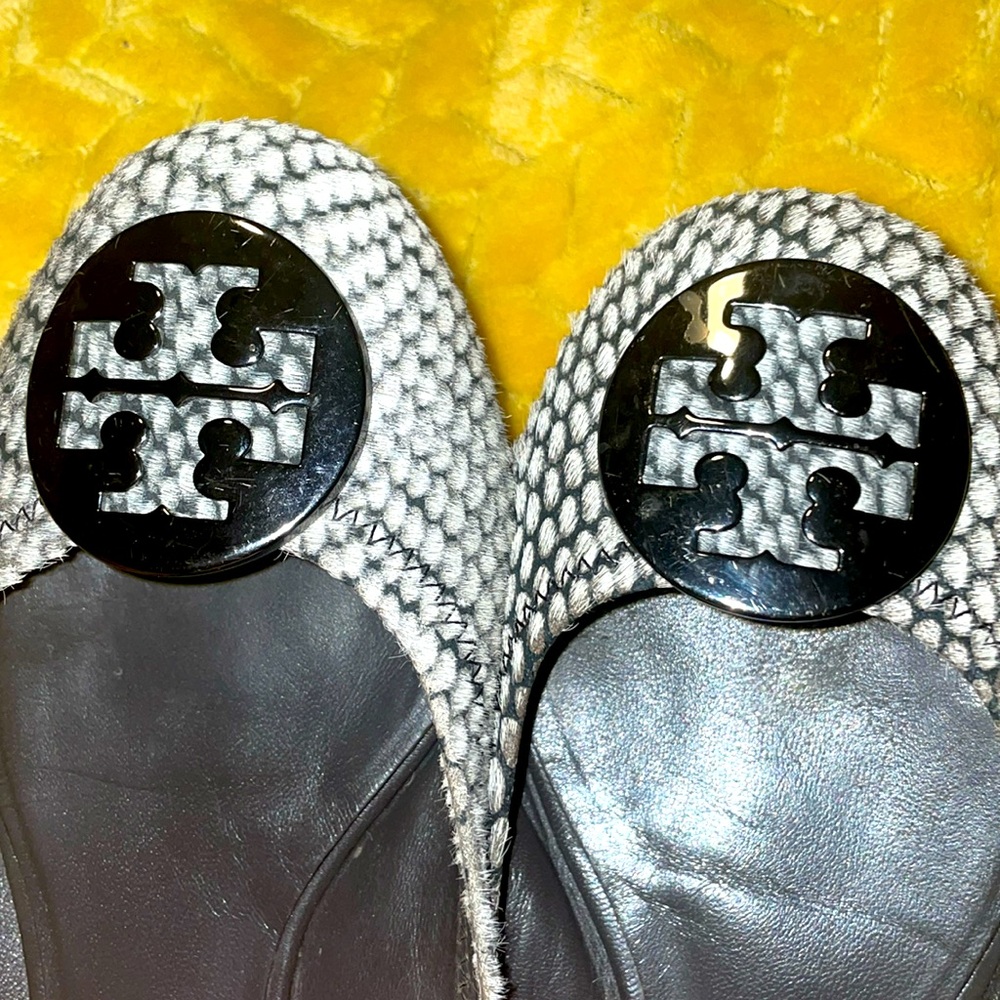 Tory Burch REVA Grey Pony Flats Sz7.5 - Picture 7 of 8